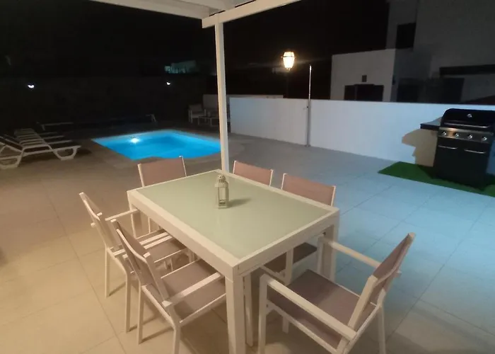 Villa Trafalgar, Magnifica Casa En La Costa Ideal Para Familias Que Buscan Tranquilidad